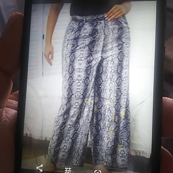 Snake skin print pants matching robe - Picture 4 of 5